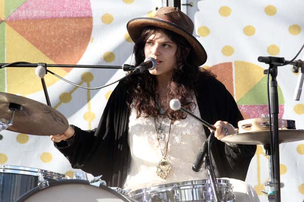 SOKO - 2011-09-11 - PARIS - Parc de Bagatelle - 